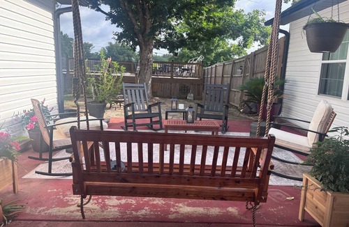 Cabot Cottage | Cottage at Old Country Lane Private 2BR/2BA