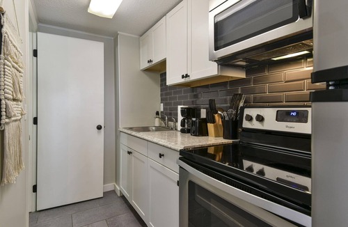 Kimberling City Cabin | Cottage @ Lighthouse Lodge - Lake View - 15 Min to SDC - Boat Slips