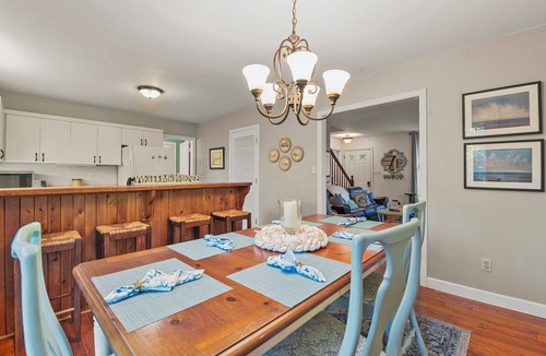 Manteo House | Cottage on the Hill: Pet Friendly