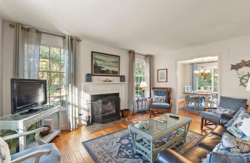 Manteo House | Cottage on the Hill