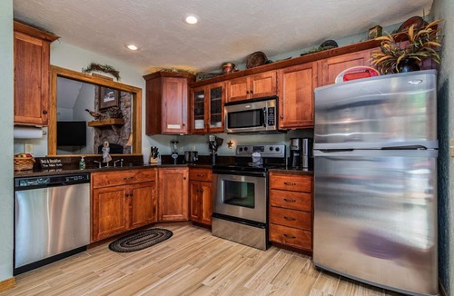 Blue Eye Cottage | Cottage sitting on 40 Acres! Dog Friendly! Pool Table Private Hot Tub, Car Charger
