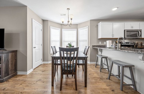 Clarksville House | Cottage With Community Pool