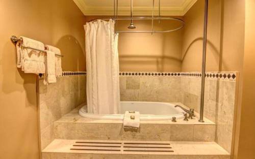 Wallace Resort | Cottages and Suites at River Landing