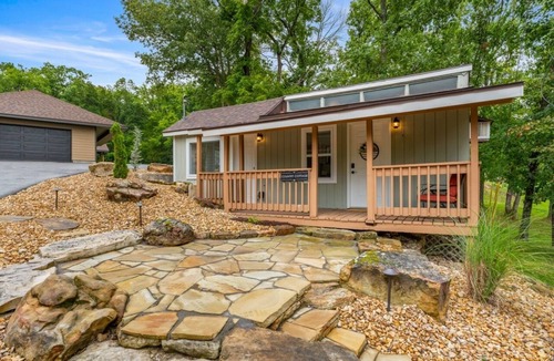 Branson Cottage | COUNTRY COTTAGE - Private Hot Tub and Fire Pit
