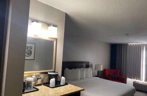 I-435 West KC-KS Hotel | Country Inn & Suites