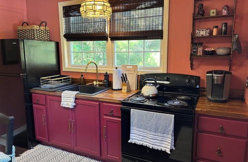 Holly Ridge Cottage | Country Oasis 15 Minutes from Beach Perfect for Bacholorette or Girls Weekend