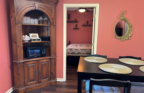 Holly Ridge Cottage | Country Oasis 15 Minutes from Beach Perfect for Bacholorette or Girls Weekend