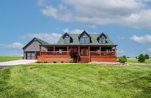 Liberty House | Country Paradise, 9 acres, Pool, Rec Center
