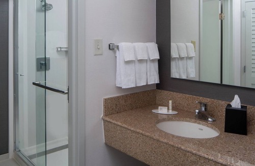 White Station Hotel | Courtyard by Marriott Memphis East/Park Avenue