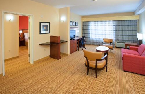 Buechel Hotel | Courtyard Louisville Northeast