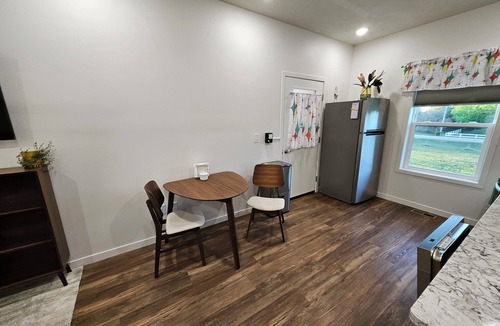 Grand Island Apartment | Cozy 1-bedroom apartment in Grand Island located on an urban farm.