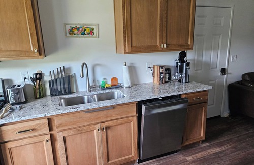 Grand Island Apartment | Cozy 1-bedroom apartment in Grand Island located on an urban farm.