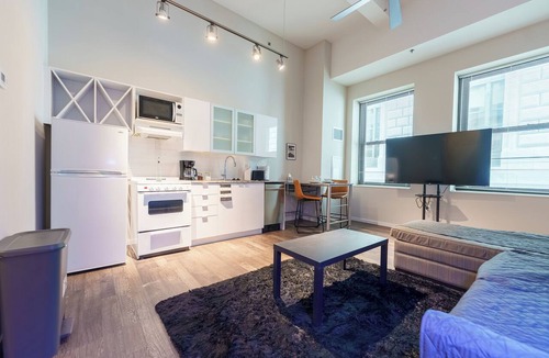 Central Business District Apartment | Cozy 1-Bedroom Apartment In serene Cincinnati With Ac and gym access