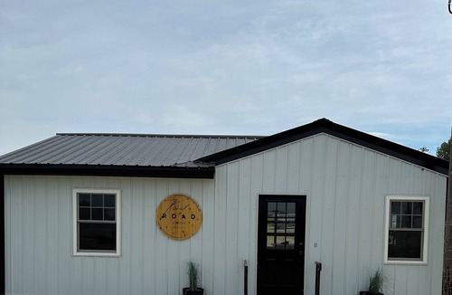Carnarvon Cabin | Cozy 1-bedroom cabin in Rural Vail next to the Boyer River for relaxing stays