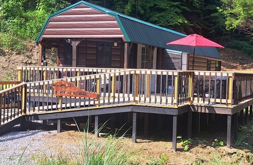 Smith Cabin | Cozy 1-bedroom cabin in tranquil Sneedville, TN. with AC secluded on 30 acres