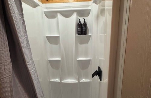 Protection Cabin | Cozy 1-bedroom lodge in lovely Protection KS with AC