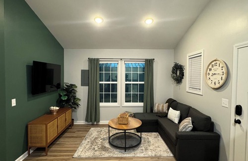 Paducah Apartment | Cozy 1-bedroom studio home, in unit laundry, pet friendly, private parking