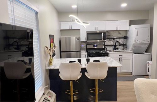 Crosstown Apartment | Cozy 1-bedroom with AC and WiFi in amazing Memphis downtown apartment.