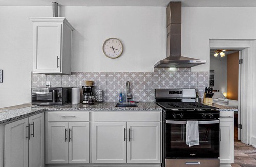 El Paso Apartment | Cozy 1B Private Terrace View