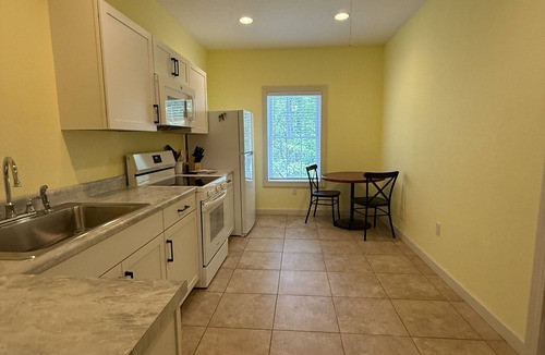 Eddyville Cottage | Cozy 2-bedroom Bayside Cottage located at Eddy Creek Marina Resort