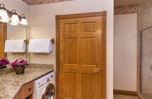 Branson Theater District Condo | Cozy 2-bedroom condo in lovely Branson with fitness room, WiFi