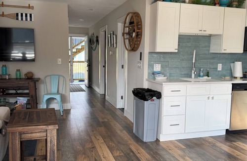Ashley Oaks Cabin | Cozy 2-bedroom Family Friendly Lakefront Chalet