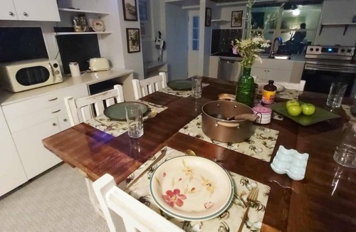 Harrison House | Cozy 2-bedroom Guesthome in Harrison with AC, bathtub and firepit