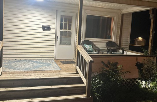 West Frankfort House | Cozy 2 Bedroom Home with Grandma’s Touch
