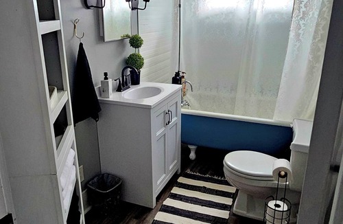 Manchester House | Cozy 2-Bedroom Home in the Heart of Manchester