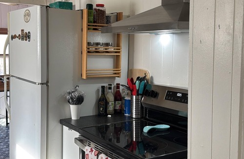 Kansas City House | Cozy 2-bedroom house in Kansas City near 2 big stadiums & 10 mins from downtown