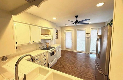 Kansas City House | Cozy 2-bedroom house in peaceful Kansas City with AC