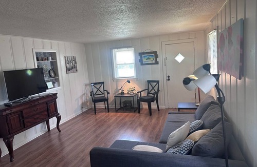 South Kansas City House | Cozy 2-bedroom house situated on 12 acres in Kansas City, Missouri