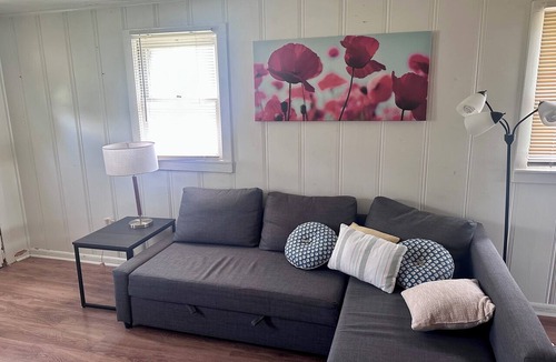 South Kansas City House | Cozy 2-bedroom house situated on 12 acres in Kansas City, Missouri