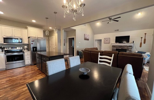 Sloans Valley House | Cozy 2 bedroom house in charming Somerset with WiFi, seasonal Lake View HOT TUB