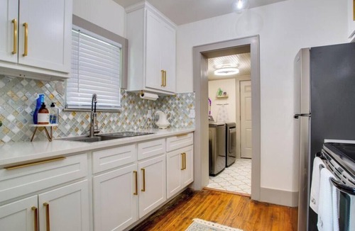 Enid House | Cozy 2-bedroom house in the heart of Enid with all the amenities.