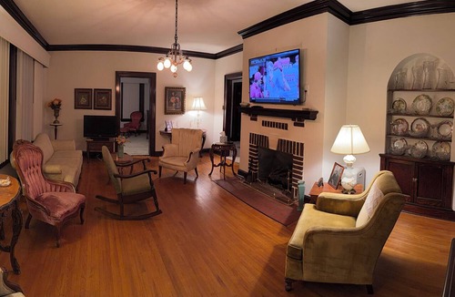 Dyersburg House | Cozy 2-bedroom house in welcoming Dyersburg with AC
