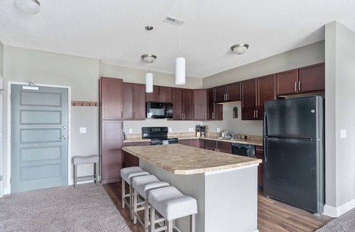 West Des Moines Apartment | Cozy 2-bedroom apartment in peaceful West Des Moines with AC, WiFi