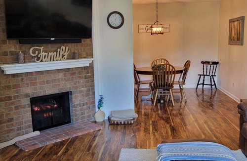 Buechel Condo | Cozy, 2 story townhouse Putting green and playroom.