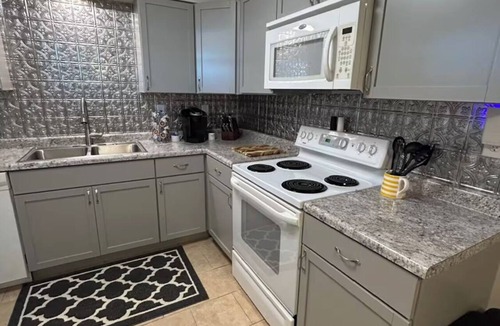 Radcliff Condo | Cozy 2BR Near Ft. Knox & Elizabethtown -Travel, Military, Nurses & Long Stays