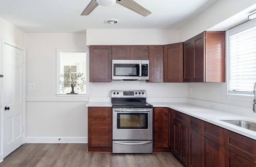 Kenwood Hill House | Cozy 3-Bedroom Home Near Expo Center & NuLu