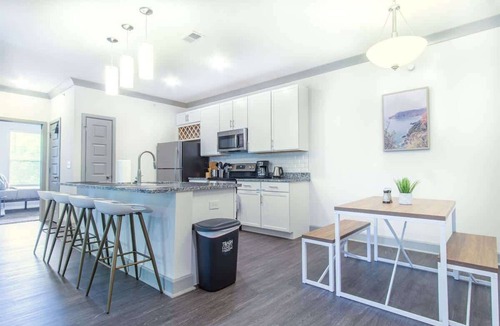 Buechel Apartment | Cozy 3 Bedroom Suite | Pool, Parking, and Gym
