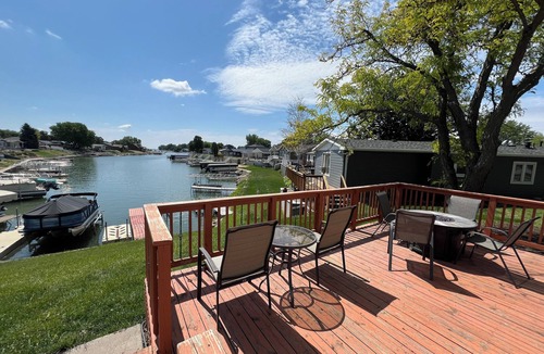 Elwood Cabin | Cozy 4-bedroom cabin on beautiful Johnson Lake perfect for relaxing stays