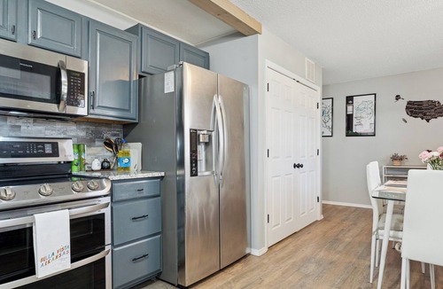 Bella Vista House | Cozy Bike-In/Bike-Out Retreat w/Hot Tub & Golf