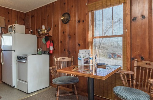 Rockaway Beach Apartment | Cozy Cabin at Rockaway Rentals near Branson
