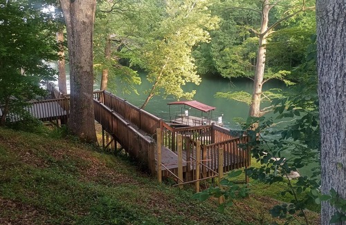 Pangburn Cabin | Cozy cabin in Pangburn AR overlooking on Little Red River 2 Queen 2 single