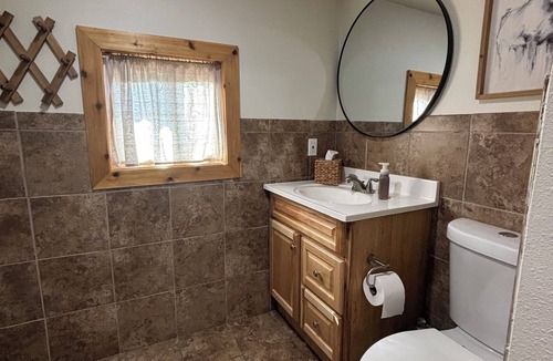 Hays Cabin | Cozy Cabin located in downtown Hays.