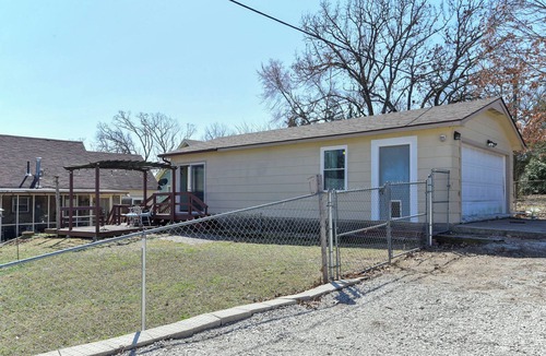 Shell Knob Cabin | Cozy cabin with boat trailer parking in charming Shell Knob