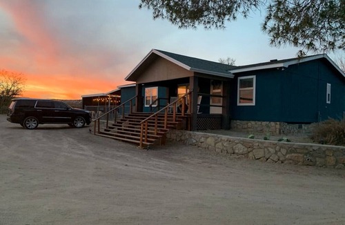 La Union House | Cozy-Chic Farm House at Los Alio Farm, NM and TX