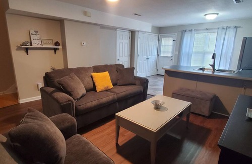 Clarksville House | Cozy Clarksville 2BR Home Near Fort Campbell