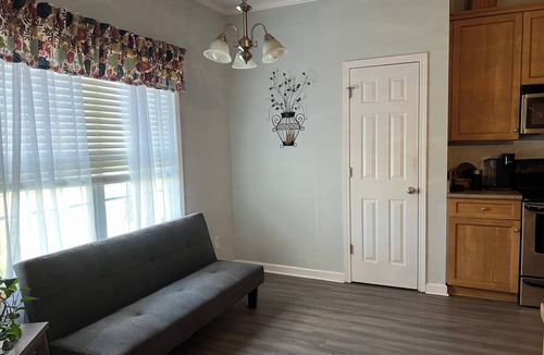 Hampstead House | Cozy Coastal Retreat - Dog friendly! Great for longer Stays/Corporate